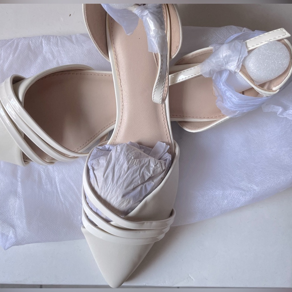 Elegant Cream Flats for Women 9.5